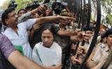 Mamata Banerjee being shielded from the protestors