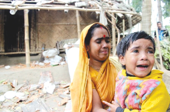 Baby Bipasha Barman crying with mother with no food in Champatala village of Jessore