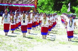 Ladies performing the most popular folk dance, Daminda.