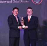 Thirayuth Chirathivat with the award