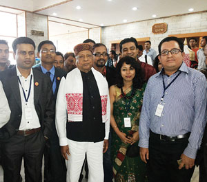 Governor Patnaik with the members of Purbayan Group Governor Patnaik with the members of Purbayan Group